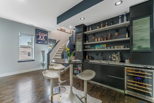 Beautiful duplex in the heart of bucktown.