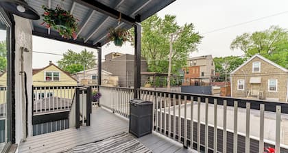 Beautiful duplex in the heart of bucktown.