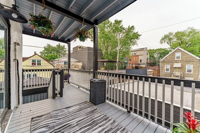 Beautiful duplex in the heart of bucktown.