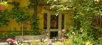 Vis-à-Vis Nymphenburg Palace | Rondellapartments