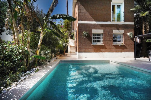 Swimmingpool, Bbq and Views 4 People