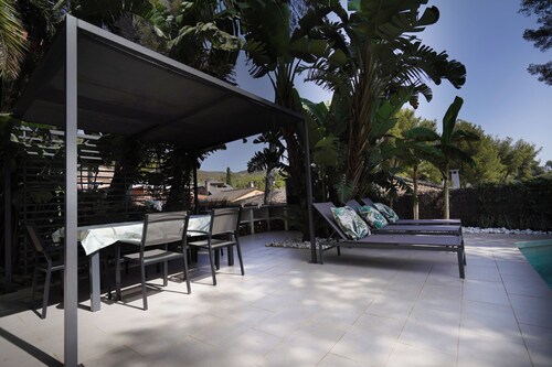 Swimmingpool, Bbq and Views 4 People