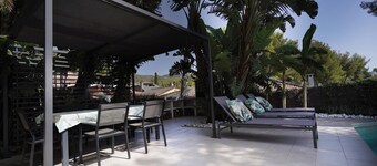 Swimmingpool, Bbq and Views 4 People