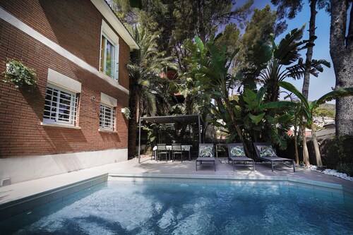 Swimmingpool, Bbq and Views 4 People