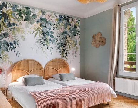 6 bedrooms, travel cot, free WiFi, wheelchair access. Gîtes de France® - Green Station