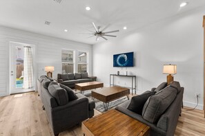 TV - Cobian Pearl with LSV and Game Rooms (Miramar Beach)