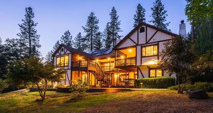 *WOW* Palatial *Chef's Kitchen*Hot Tub*Gardens*