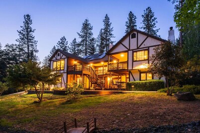 *WOW* Palatial *Chef's Kitchen*Hot Tub*Gardens*