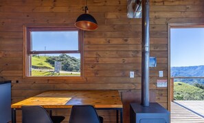 Basic Chalet | Dining