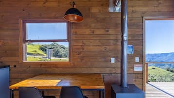 Basic Chalet | Dining