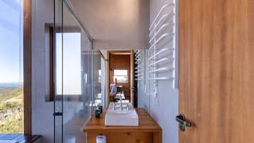 Basic Chalet | Bathroom