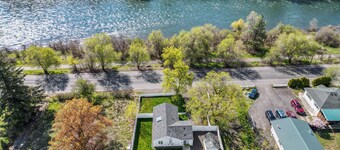 2 Bed 2 Bath Riveside Retreat