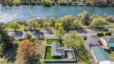 2 Bed 2 Bath Riveside Retreat