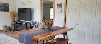 Charming 2-bdrm bungalow in lovely Bonners Ferry with WiFi, A/C, full kit & bath