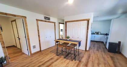 Charming 2-bdrm bungalow in lovely Bonners Ferry with WiFi, A/C, full kit & bath
