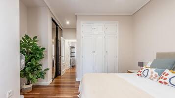 3 slaapkamers, een strijkplank/strijkijzer, reisbedje, gratis wifi