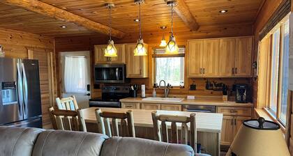 Beautiful, newly renovated log lakefront home, 3BD, 2 BA, high speed WiFi