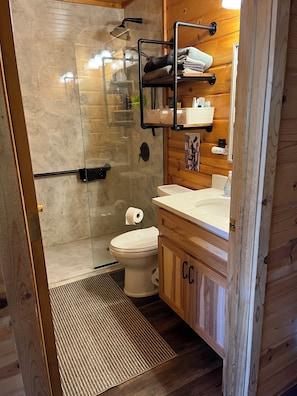 Shower, hair dryer, towels, soap - Beautiful, newly renovated log lakefront home, 3BD, 2 BA, high speed WiFi (Marenisco)