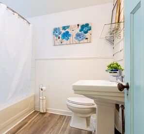 Toallas, jabón, papel de baño