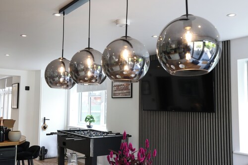 Cosy Home; New Refurbished Home with Double Parking for Family's and Contractors