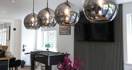 Cosy Home; New Refurbished Home with Double Parking for Family's and Contractors