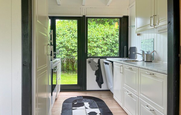 Fridge, stovetop, dishwasher, coffee/tea maker