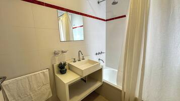 Studio, Balcony, City View | Bathroom