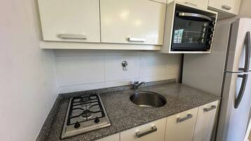 Studio, Balcony, City View | Private kitchen