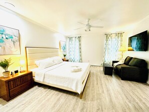 3 Schlafzimmer, Schreibtisch, Bügeleisen/Bügelbrett, Reisekinderbett