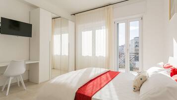 3 camere, una scrivania