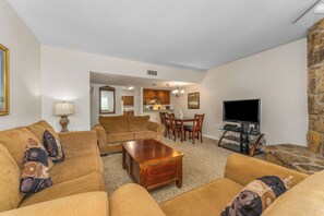 Smart TV, fireplace, DVD player