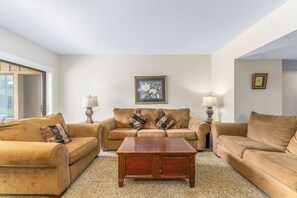 Smart TV, fireplace, DVD player