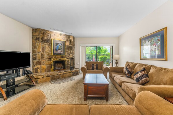 Smart TV, fireplace, DVD player