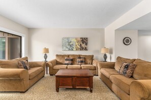 Smart TV, fireplace, DVD player
