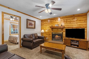 Smart TV, fireplace