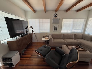 Smart TV, music library