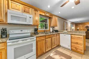 Microwave - Mountain Falls 5 | Near Smoky Mountains (Sevierville)