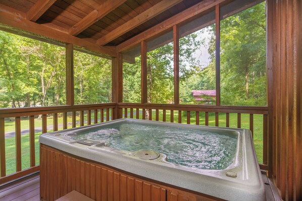 Outdoor spa tub