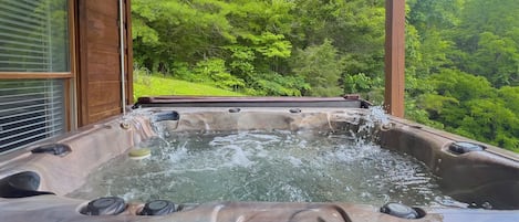 Outdoor spa tub