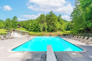 Pool - Walden Lodge | Game Room + Hot Tub (Sevierville)