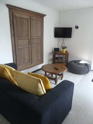 Smart TV, fireplace - Gite et maison de vacances familiale la maison jaune à Sainte-Cécile/Florenville (Florenville)
