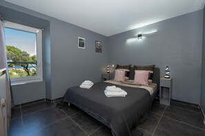 4 chambres, fer et planche à repasser, Wi-Fi, draps fournis