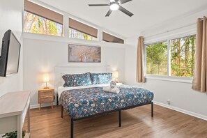 5 bedrooms, iron/ironing board, WiFi, bed sheets