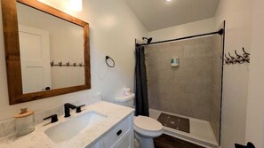 Shower, hair dryer, towels - Salt Water Bungalow, walk the dog to Heceta Beach. (Florence)