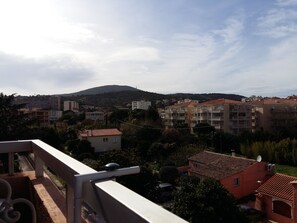 Property grounds - T2 apartment with 20 m² sunny terrace (Sainte-Maxime)