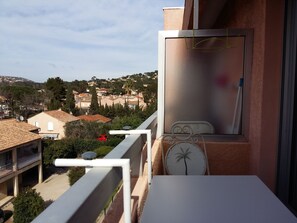Property grounds - T2 apartment with 20 m² sunny terrace (Sainte-Maxime)