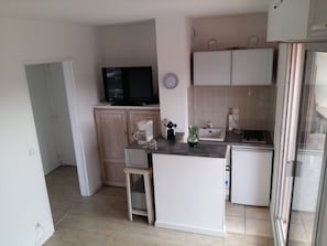 Micro-ondes, four, plaque de cuisson, lave-vaisselle