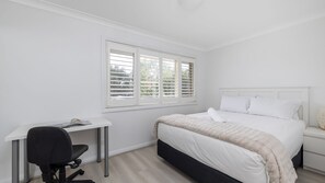 2 chambres, bureau, fer et planche à repasser, accès au Wi-Fi (inclus)