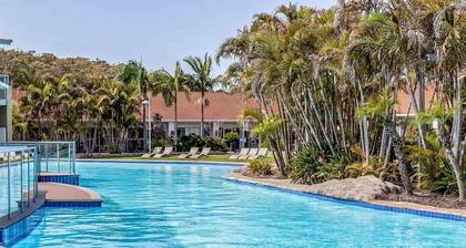 Oaks Pacific Blue Port Stephens. Apartment overlooking the Pool