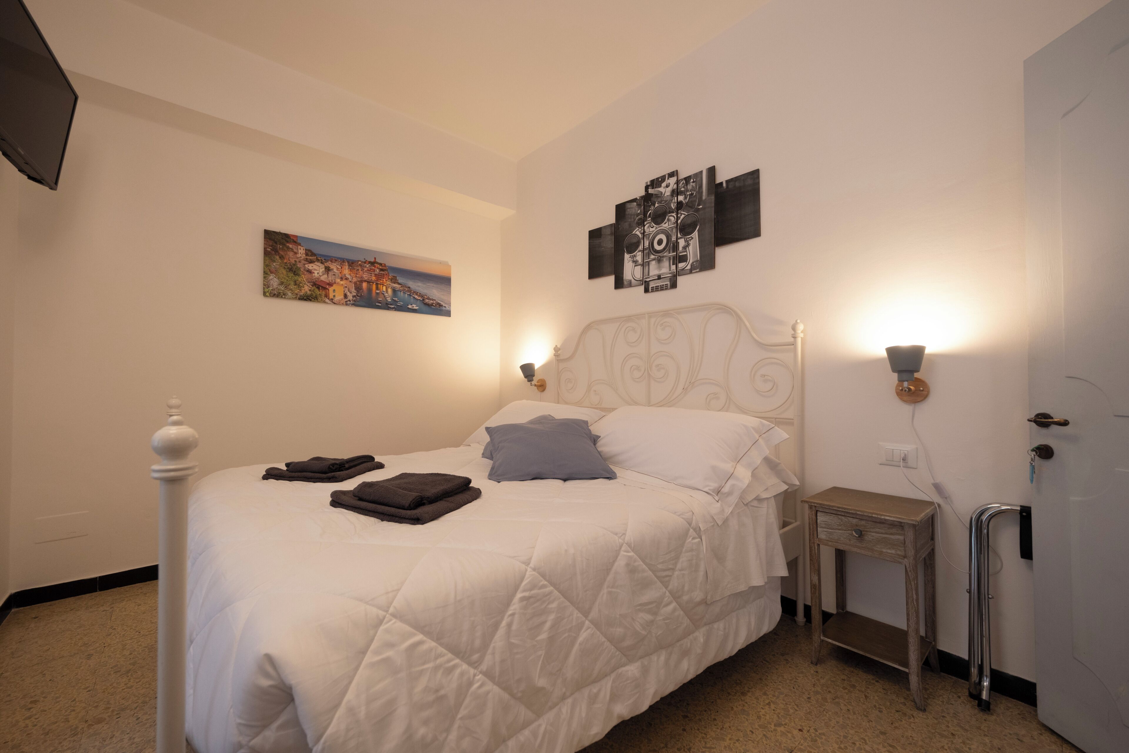 Double Room, Balcony, City View | Minibar, in-room safe, free WiFi, bed sheets